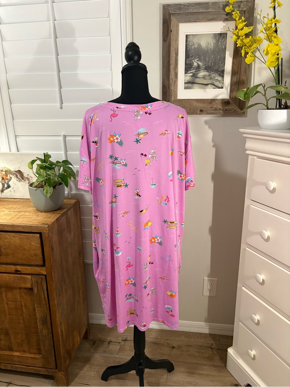 Joyspun Women's Short Sleeve Sleep Shirt with Pockets in Tropical Pink, 2X-3X - Picture 2 of 6